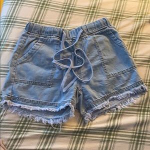 Cute denim shorts!